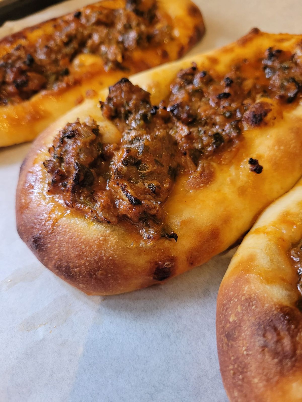 Pães recheados acabados de sair do forno